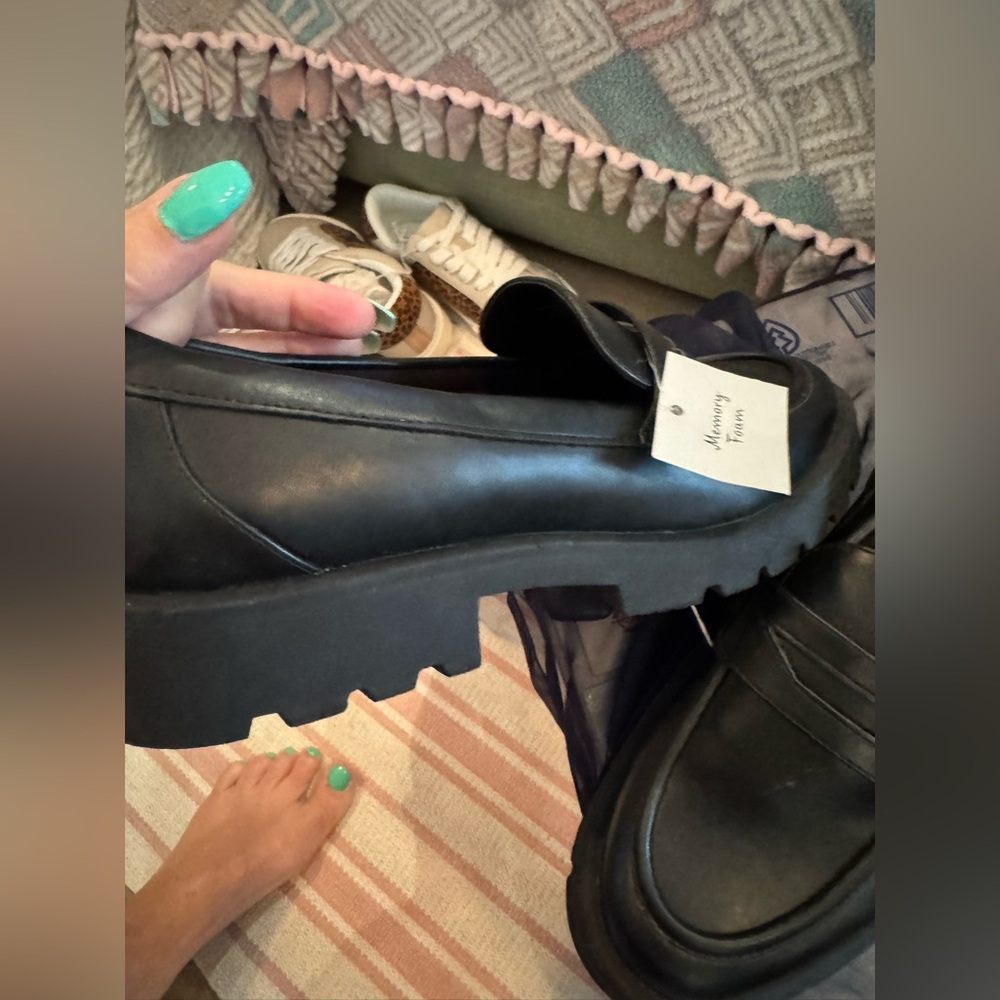 A new day memory foam nwt size 10 Classic Black Leather Loafers - Picture 3 of 5